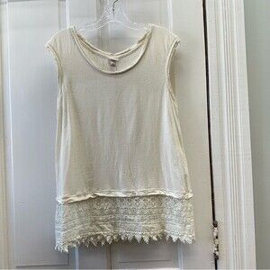 Merona off white sleeveless tank shirt with lace at bottom women's medium